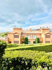 Casa adossada a Benatalaya