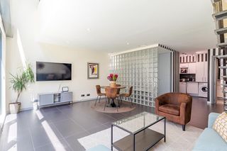 Location Duplex à Virgen del Cortijo-Manoteras. Espectacular loft de diseño con terraza privada en manoteras.