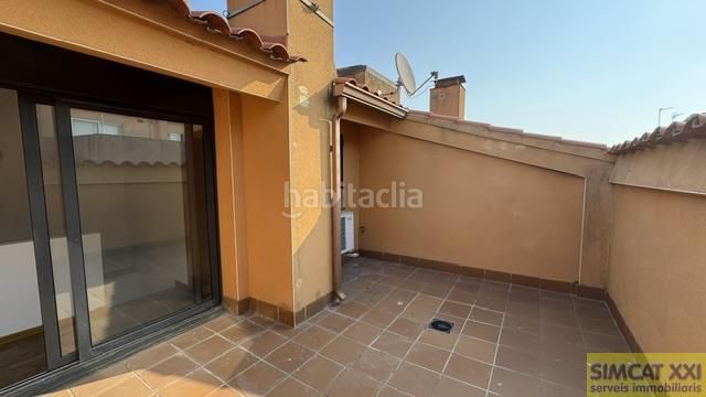 Foto 09d94a3a-a4bd-453f-b60b-3dd63f437533. Dúplex  en Creu de la Mà Figueres