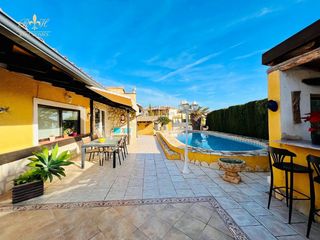 Chalet  Riu tajo. Chalet independiente en venta en alfaz del pi, con 155 m2, 3 hab