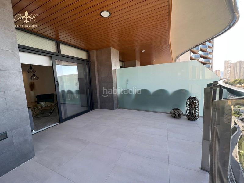 Foto fdd752eb-3b5a-46d5-8889-87cb72bf7695. Lloguer pis amb aparcament piscina a Playa Poniente Benidorm