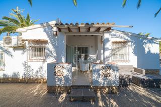 Xalet  Vega. Chalet independiente en albir