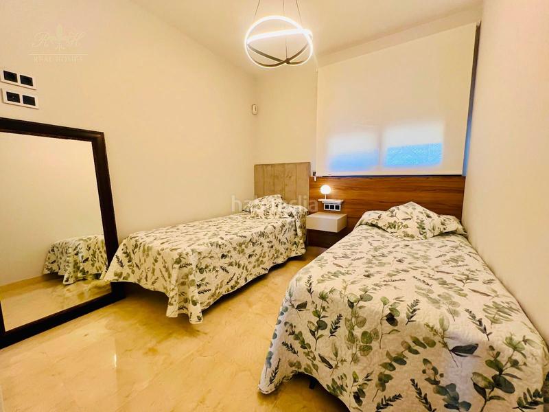 Foto 0dd74b1b-0c60-45b0-83d2-e3aa4b80f368. Attico con riscaldamento parcheggio piscina in Playa Poniente Benidorm
