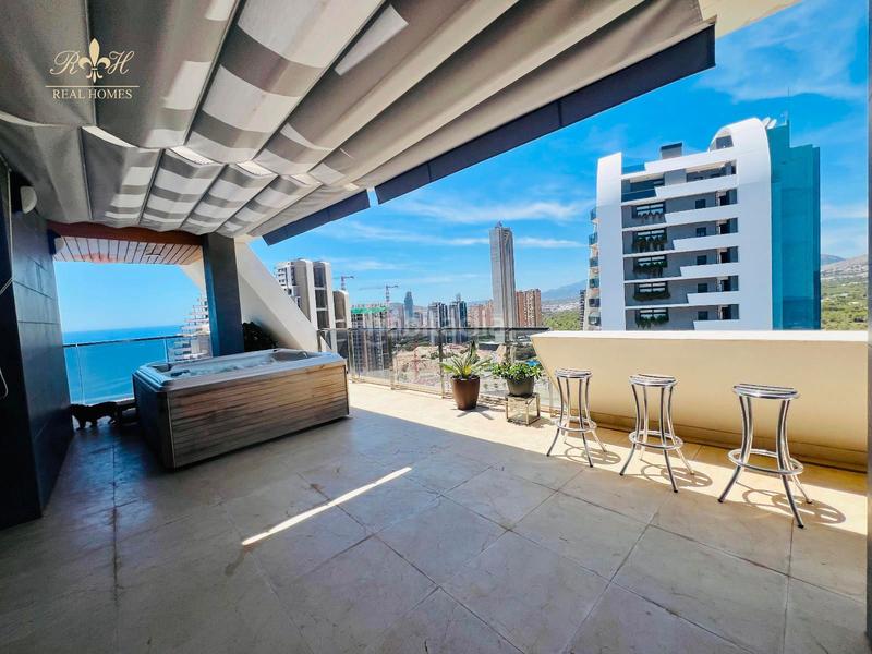 Foto 3ac86af9-5440-4eb6-aa5f-8a06c18cf844. Attico con riscaldamento parcheggio piscina in Playa Poniente Benidorm