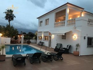 Casa adossada  Saturno. Espectacular adosado con piscina privada, cocina de verano y vis