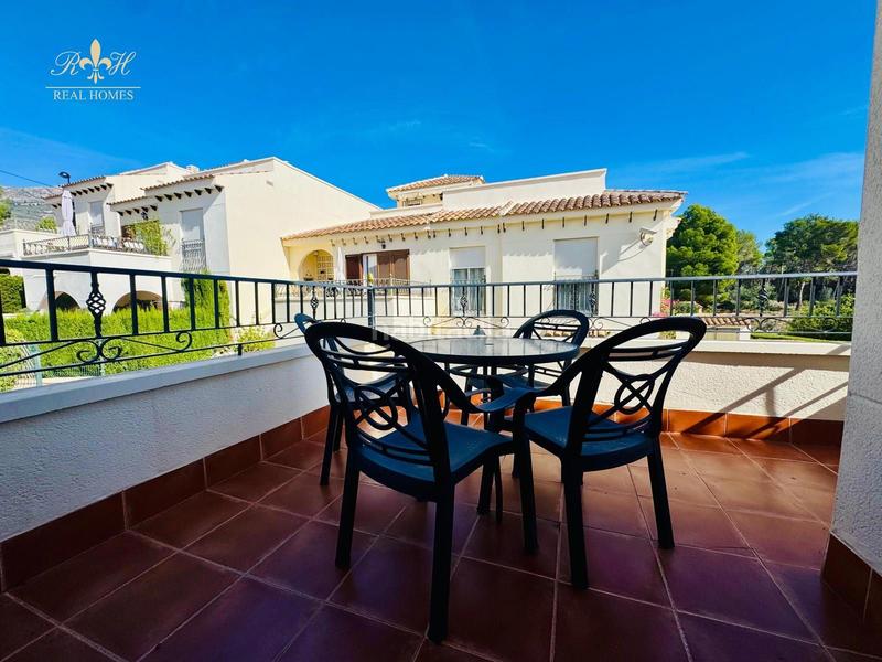 Foto 1c80a3ad-0bd0-4bf9-9db5-2e790dcffc63. Affitto casa a schiera con parcheggio piscina in Altea la vella Altea