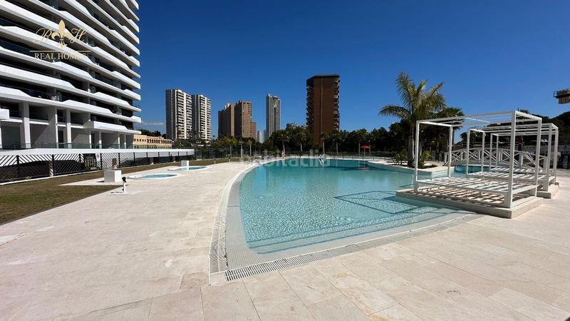 Foto 2311d66d-44aa-410e-956d-73389b6eee34. Pis amb calefacció aparcament piscina a Playa Poniente Benidorm