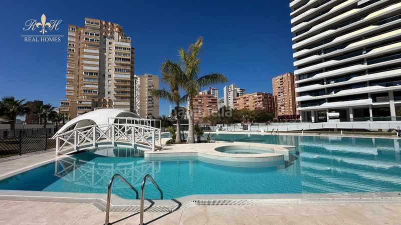 Foto a21fec74-cbfc-469f-8930-0d9acdeb47a7. Pis amb calefacció aparcament piscina a Playa Poniente Benidorm