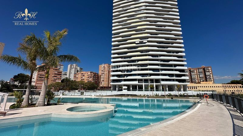 Foto cabeb882-15df-4635-9f7d-bce365e7e5a1. Pis amb calefacció aparcament piscina a Playa Poniente Benidorm