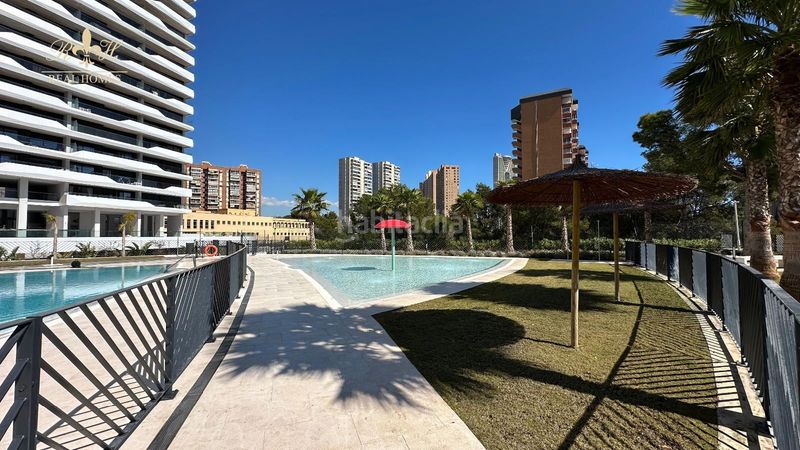 Foto f9472259-17d5-4c28-9654-4bdcaf0d97d0. Pis amb calefacció aparcament piscina a Playa Poniente Benidorm