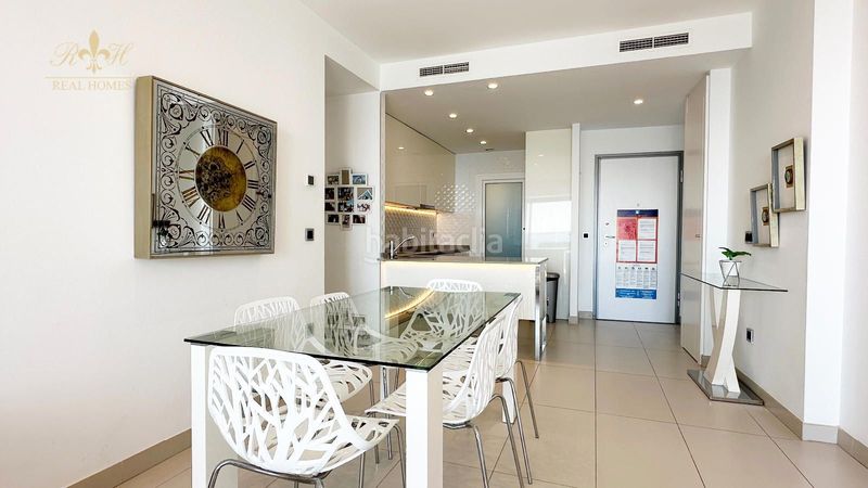 Foto 4fab975f-ccfe-48a9-8feb-8a76f573de4b. Pis amb calefacció aparcament piscina a Playa Poniente Benidorm