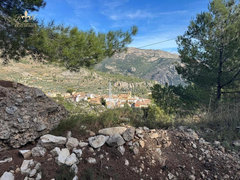 Foto b265a78e-b7b7-4f2e-9655-c3356e4bb895. Casa a Confrides