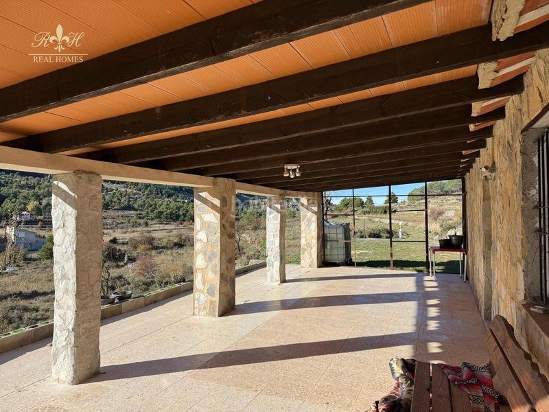 Foto fc745c29-ce7b-47fc-90cb-b8236e95b9bf. Casa a Confrides