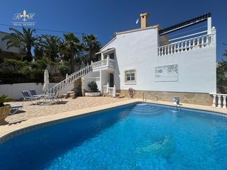 Chalet  Salvador. Chalet independiente de estilo mediterráneo reformado con piscin