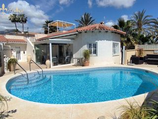 Casa adosada  Estocolmo. Tu hogar ideal en alfaz del pi amplitud, piscina privada y espac