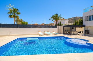 Xalet  Eurim. Impresionante chalet independiente en el albir con piscina priva