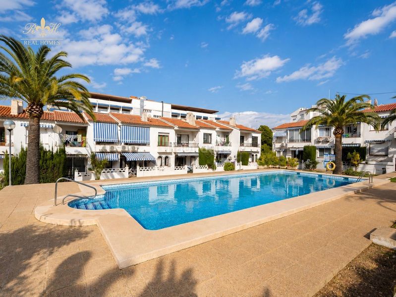 Foto 9beb35d2-d256-466b-ab65-000164e3d85d. Reihenhaus mit parking pool in L´Albir Alfàs del Pi (l´)