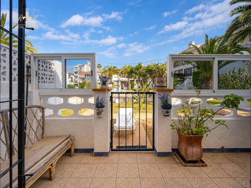 Foto d1dbef3d-4d5e-404d-9ba4-f5aac9a37401. Reihenhaus mit parking pool in L´Albir Alfàs del Pi (l´)