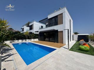 Chalet  Capellà. Vive el mediterráneo en un chalet para estrenar