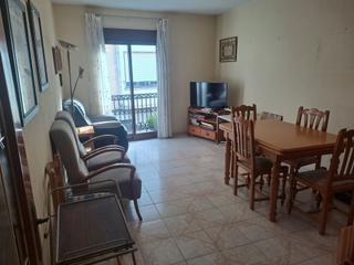 Masia a Pueblo. Casa con almacén