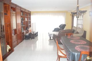 Casa a Pueblo. Casa con local comercial en pleno centro de benicarló. 409 metro