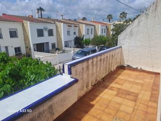 Casa adossada en Papa Luna - Platja del Gurug. Adosado en avenida papa luna con vistas al mar.