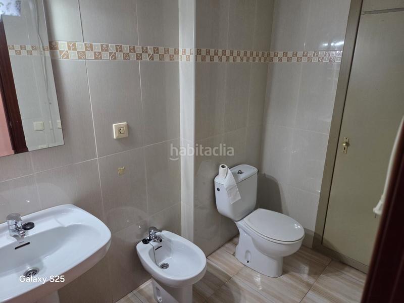 Foto 231ce0d0-fd3f-4ba5-ba30-024d685c3554. Piso  muy amplio cerca del mercadona del centro. incluye salón, cocina, 4 dormitorios, 2 baños, terraza, lavadero y parking en Benicarló