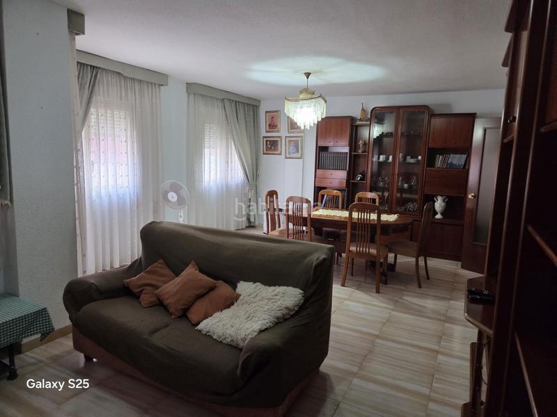 Foto 373d0f40-77d7-40b7-ba0b-270043b7356c. Piso  muy amplio cerca del mercadona del centro. incluye salón, cocina, 4 dormitorios, 2 baños, terraza, lavadero y parking en Benicarló