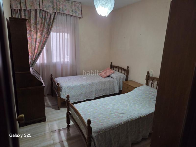 Foto a82e5231-18b1-436d-b158-d7e6bf86efa5. Piso  muy amplio cerca del mercadona del centro. incluye salón, cocina, 4 dormitorios, 2 baños, terraza, lavadero y parking en Benicarló