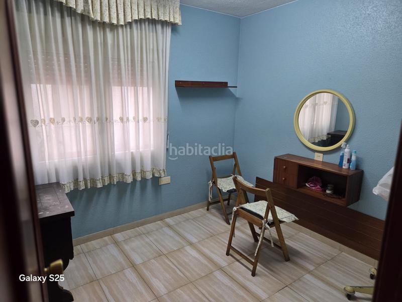 Foto f27ab981-d884-45a6-b6a4-6085abbb5dc4. Piso  muy amplio cerca del mercadona del centro. incluye salón, cocina, 4 dormitorios, 2 baños, terraza, lavadero y parking en Benicarló