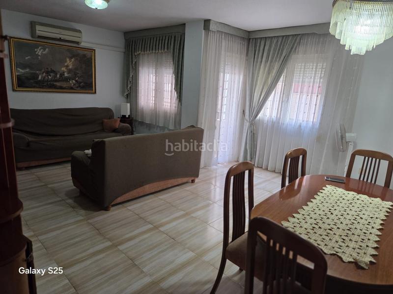 Foto feeb8f20-c257-4971-8d0e-6f0cb6378c7c. Piso  muy amplio cerca del mercadona del centro. incluye salón, cocina, 4 dormitorios, 2 baños, terraza, lavadero y parking en Benicarló