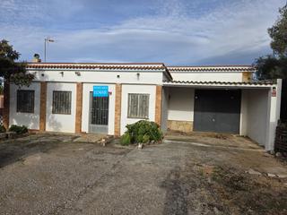 Casa in Pueblo. Finca de 10.700 metros con naranjos y casa unifamiliar en zona s