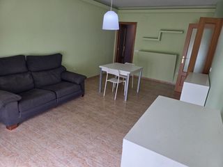 Pis a Pueblo. Piso seminuevo con 3 dormitorios y dos baños en zona excepcional