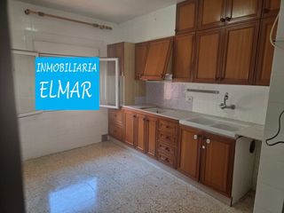 Pis a Papa Luna - Platja del Gurugú. Oportunidad! piso con 4 dormitorios y ascensor a 300 metros de l