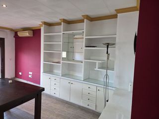 Flat in Pueblo. Piso muy amplio en zona muy tranquila. cuenta con salón, cocina