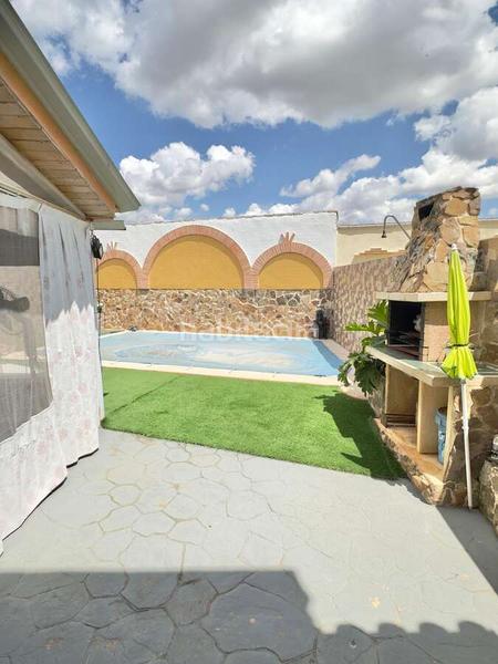 Foto a823b908-2579-45b6-92a7-491bc0bded2a. Xalet amb calefacció aparcament piscina a Yuncos