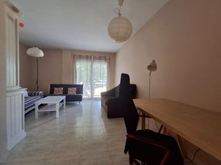 Miete Etagenwohnung  Avenida de la rioja. Piso de 2 dormitorios y 2 baños ideal estudiantes