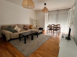 Apartament  Calle de la fábrica. Apartamento ideal pareja o estudiante en urb con piscina