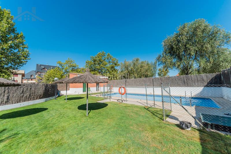 Foto 5d2bc1e0-ed84-407e-a561-45c4d8e2aca3. Duplex avec chauffage parking piscine dans Los Llanos-Valle Pardo Villanueva del Pardillo