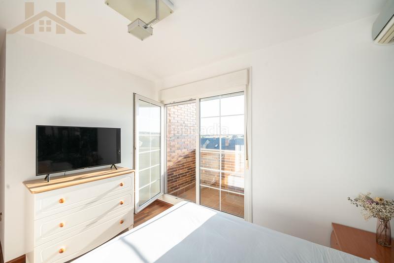 Foto 10e38fb0-9105-4dcc-8373-e5cca4cdcc70. Semi detached house with fireplace heating pool in Villanueva del Pardillo