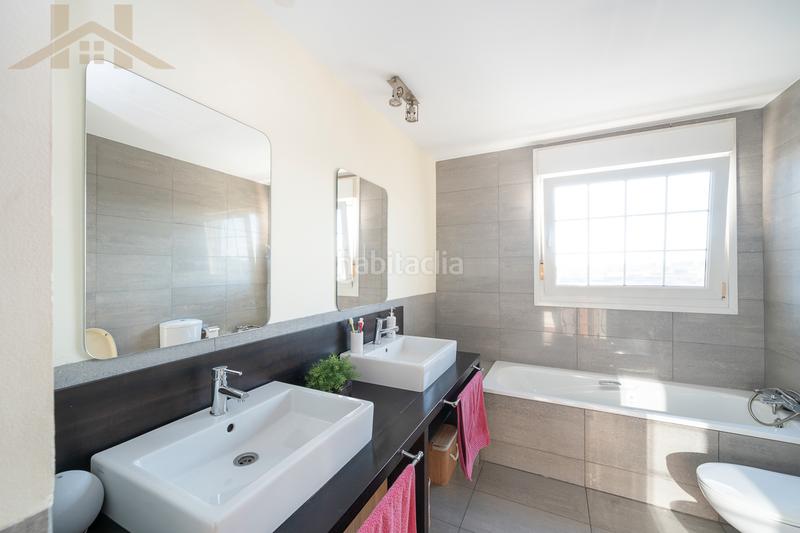 Foto b798d6a1-fdf1-426e-92fe-5faef02c9d48. Semi detached house with fireplace heating pool in Villanueva del Pardillo