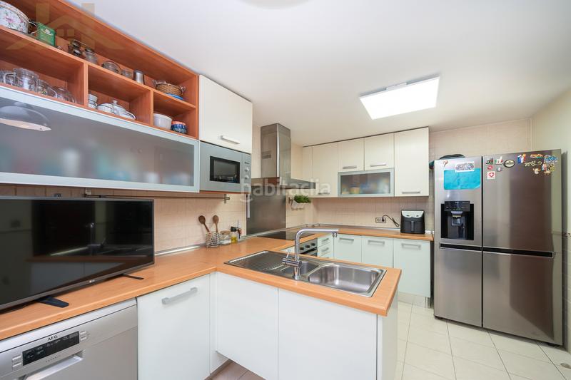 Foto c88760b3-9da2-4756-8a1d-b98ca6efe347. Semi detached house with fireplace heating pool in Villanueva del Pardillo