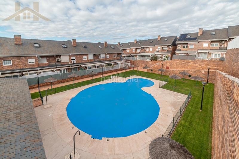 Foto c9e7383f-2454-438d-a95a-7c749da7865d. Semi detached house with fireplace heating pool in Villanueva del Pardillo