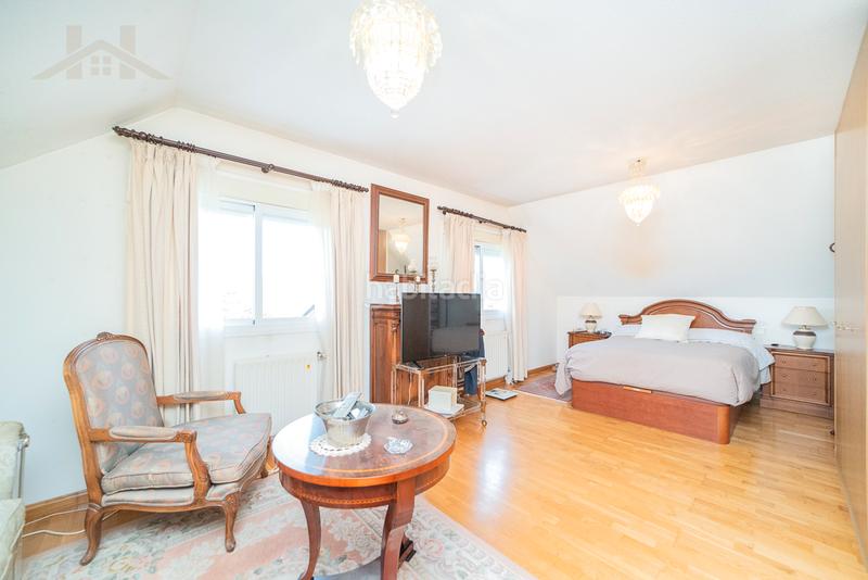 Foto 0f4bd284-31c7-41e2-bc25-87fa1cc1d90f. Chalet  independiente, en parcela de 1300m. ubicado en la urbanización los peñascales, con accesibilidad inmediata a la a-6 en Torrelodones