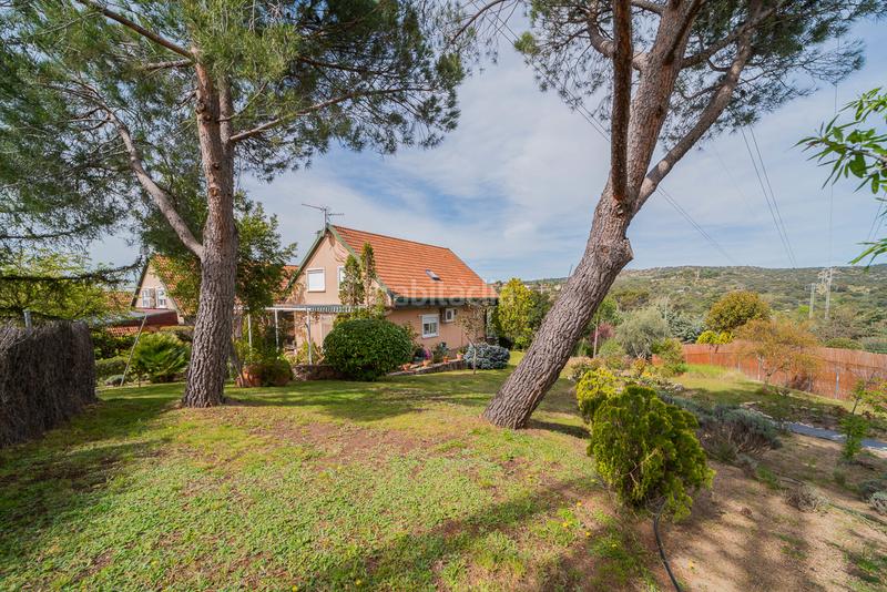 Foto d834282a-4e64-434e-beda-f5f1163b3db7. Chalet  independiente, en parcela de 1300m. ubicado en la urbanización los peñascales, con accesibilidad inmediata a la a-6 en Torrelodones