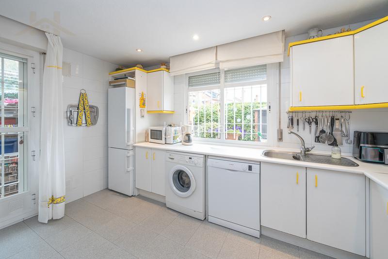 Foto 7c75f0e6-d22a-4607-844e-1f9e894e2261. Chalet mit kamin heizung parking pool in Los Ángeles-Jarandilla Torrelodones