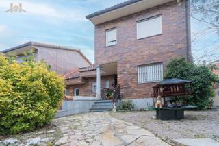 Chalet in Colonia. Chalet pareado en el centro de la colonia (torrelodones)