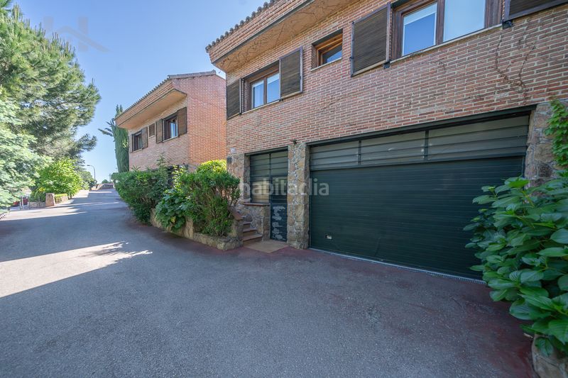 Foto 58344985-1972-4636-8414-95d48242d7dc. Casa adossada amb xemeneia calefacció aparcament piscina a Torrelodones