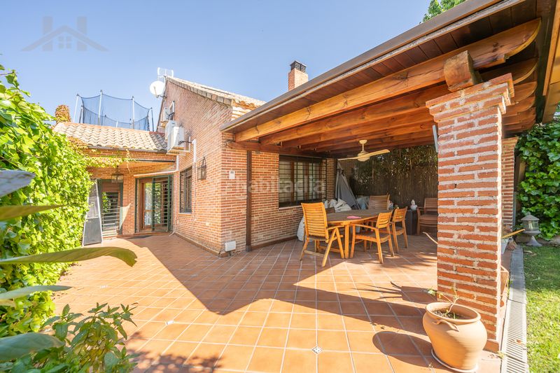 Foto aad61d29-6768-4523-ae94-e246cad31375. Casa adossada amb xemeneia calefacció aparcament piscina a Torrelodones