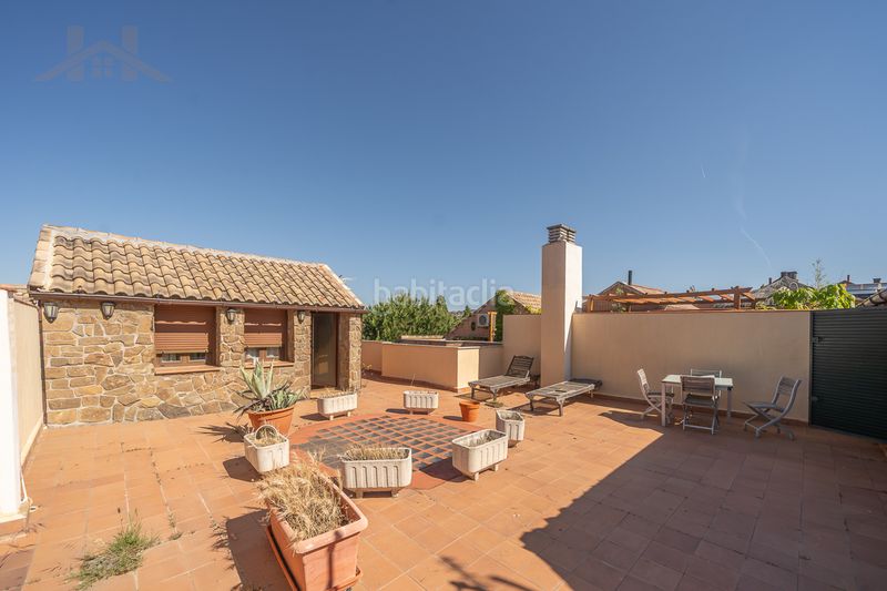 Foto d90ad31c-1f29-4fb7-9845-ed71ca89d2c0. Casa adossada amb xemeneia calefacció aparcament piscina a Torrelodones
